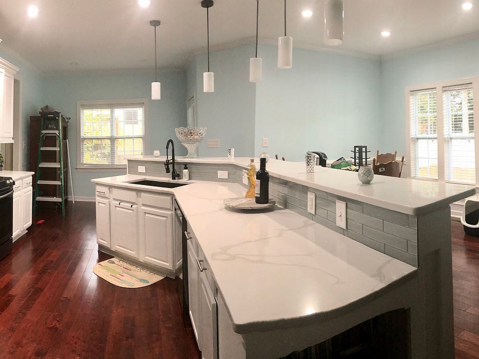 1st image of 33 Greenfield Ln