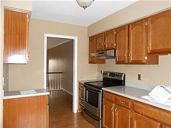 5th image of 126 Wooden Carriage Dr