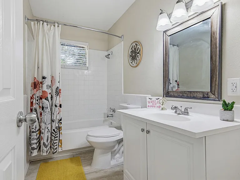 1095 Texas Pkwy — Photo 32