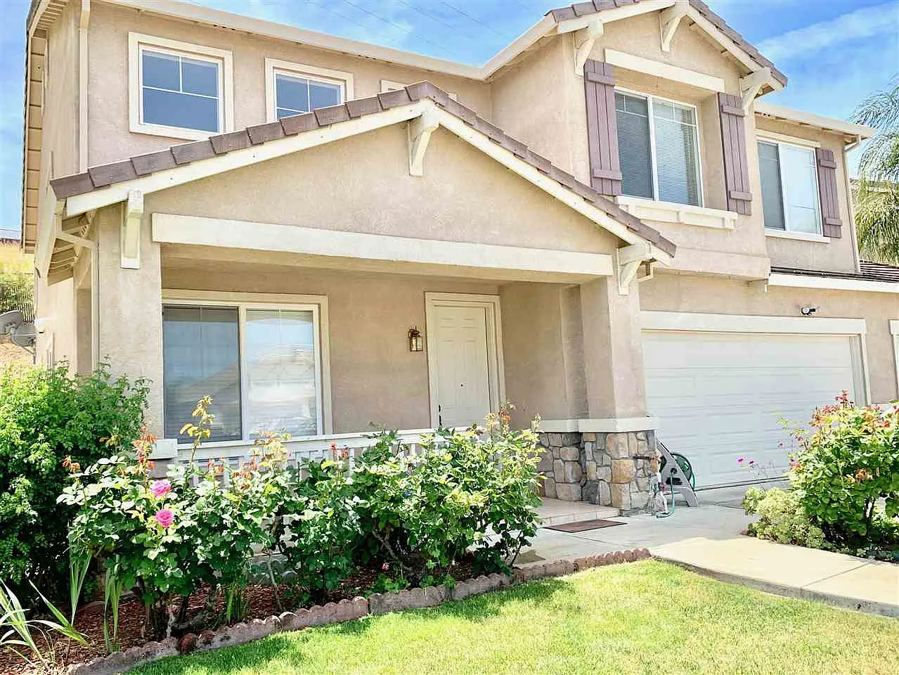 2511 Cambridge Dr photo 1