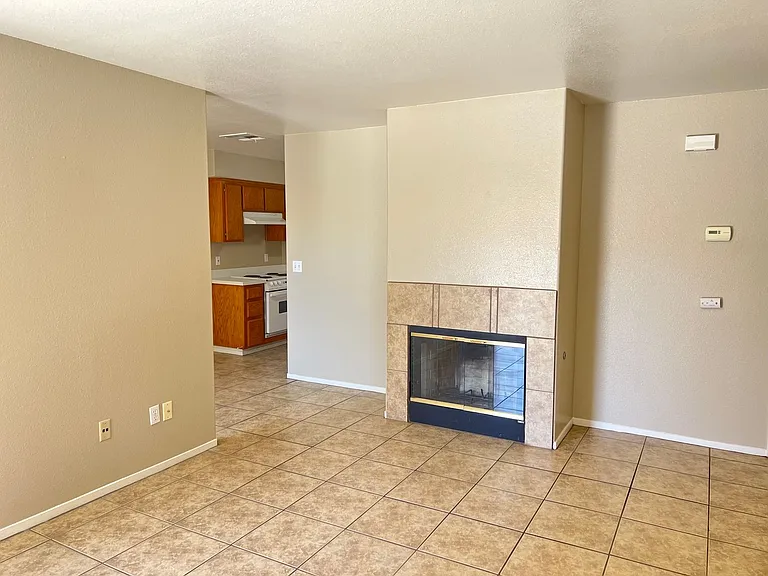1320 Reddick Ln — Photo 4
