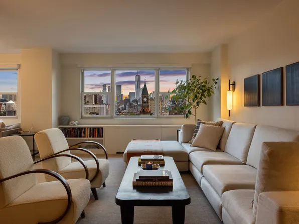 101 West 12th Street image 3 of 20