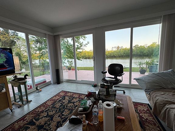 4th image of 2222 Northshore Dr
