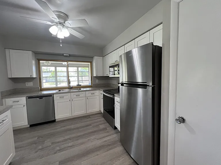 1920 W Lakeview Blvd #1 — Photo 35