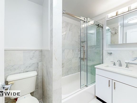 5th image of 137 E 38th St APT 5B
