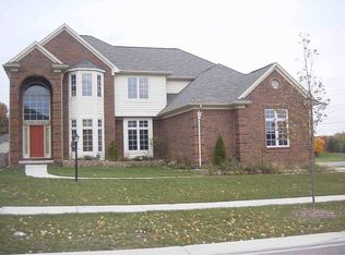 1395 Essex Dr, Rochester Hills, MI 48307