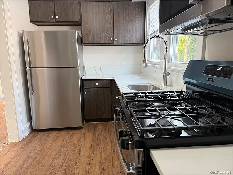 24 Adelaide St #1 — Photo 10