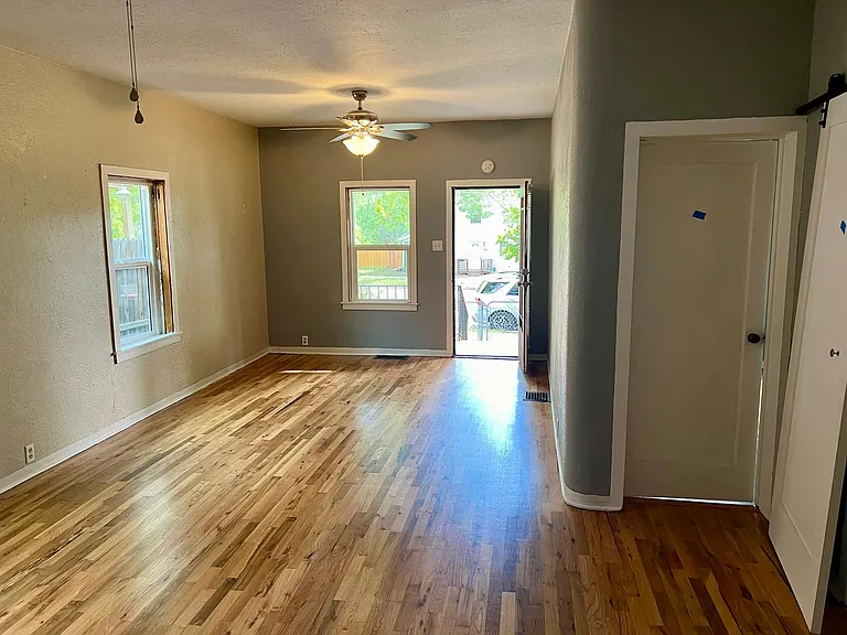 230 N Walnut St — Photo 3