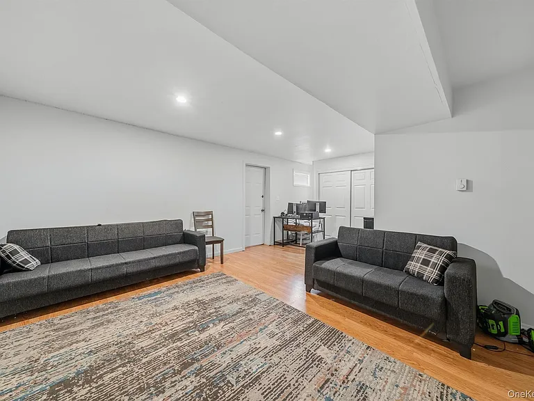 35 Helene Rd — Photo 20