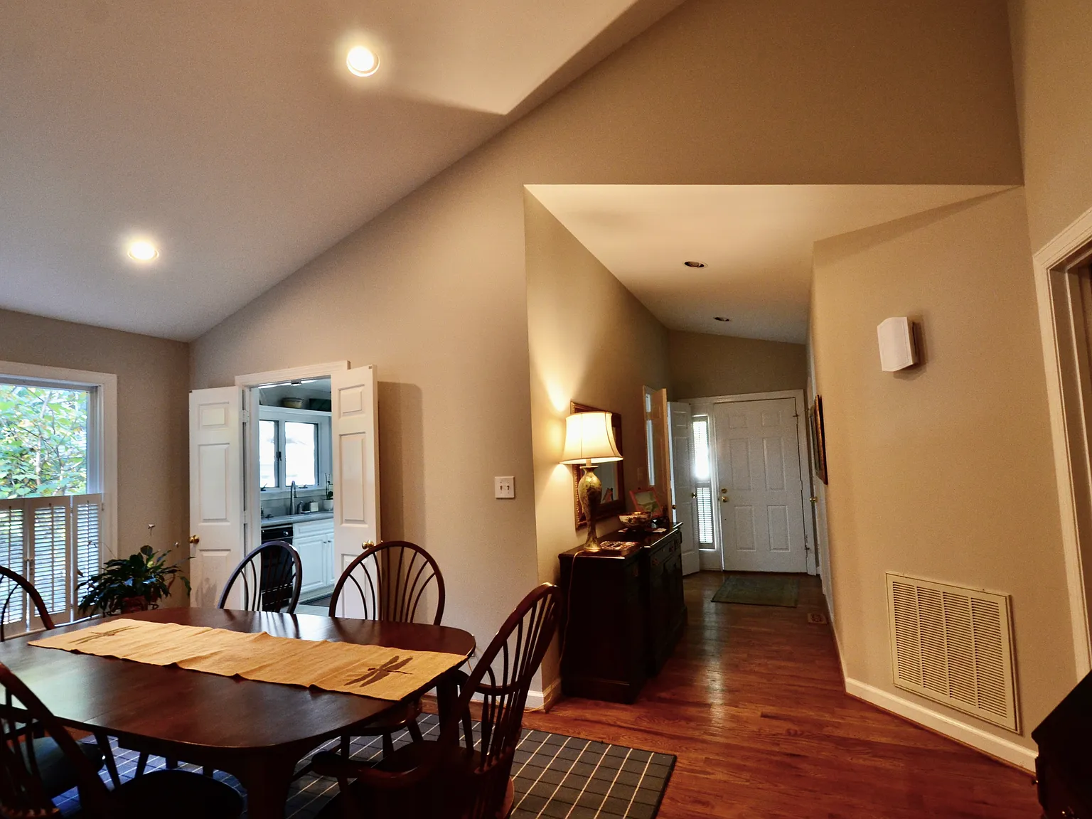 2 bed, 1856 sqft, $2,200 — Photo 4