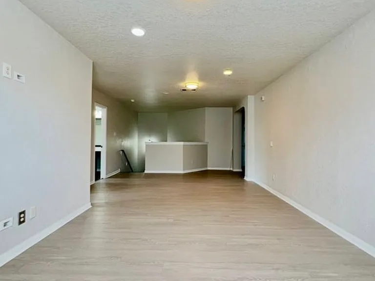 21115 Cape Coral — Photo 10