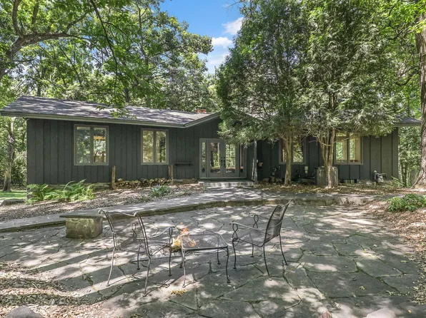 3 Snowy Owl Ln, North Oaks, MN 55127
