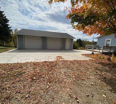 Garage Right Side Bay 1.5 with Door will be rented