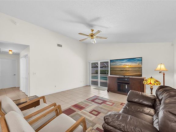 3rd image of 10626 Foxcrest Way
