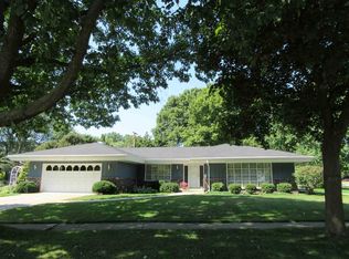 828 Westchester Dr, Rockford, IL 61107