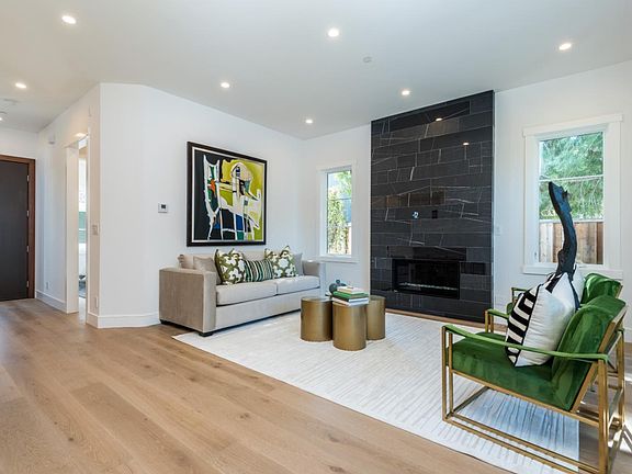 3rd image of 910 Menlo Ave