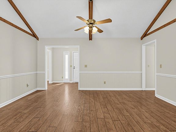 4th image of 20 Erskine Ct