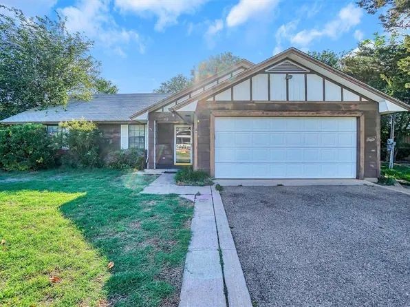 202 S Hughes Dr, Blair, OK 73526