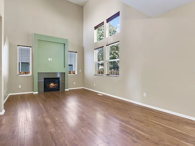 1094 Ebbets Dr SW — Photo 6