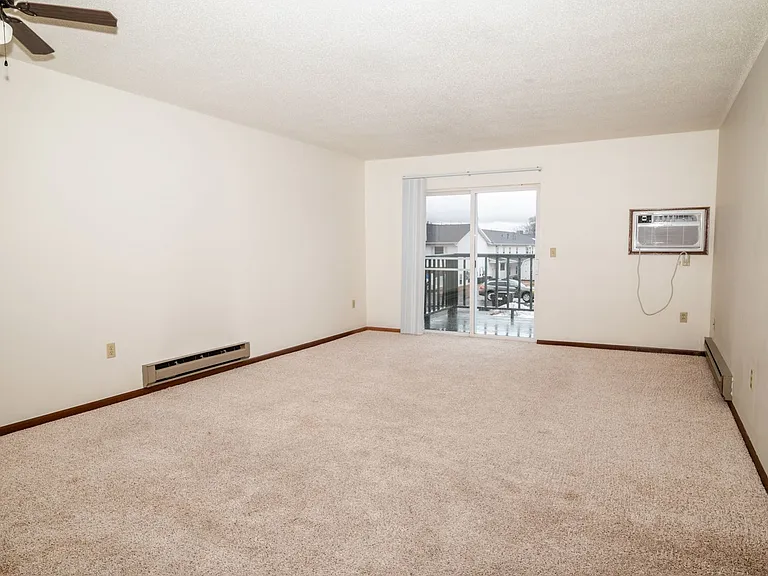 202-260 Murdock St — Photo 3