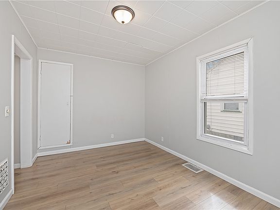 5th image of 178 Cummings St