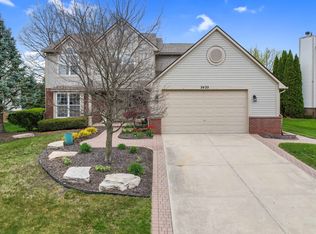 2435 Ivy Hill Dr, Commerce Township, MI 48382