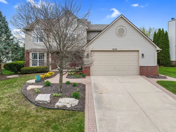 2435 Ivy Hill Dr, Commerce Township, MI 48382