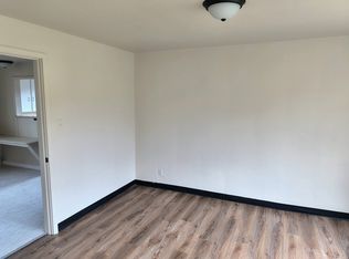 64 N 8th St #B, Central Point, OR 97502