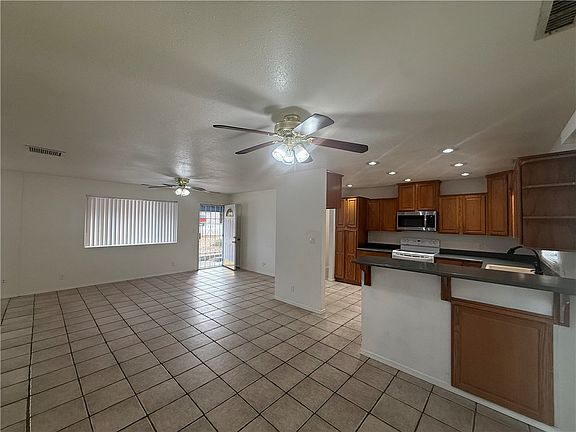 3rd image of 1943 Pico St