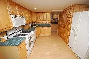 2nd image of 18 Arrowhead Ln