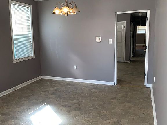 3rd image of 8434 Oleander St