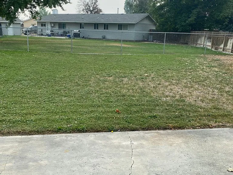 529 Sharon Ave E — Photo 5