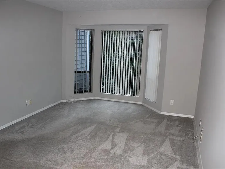 204 Warm Springs Cir — Photo 7