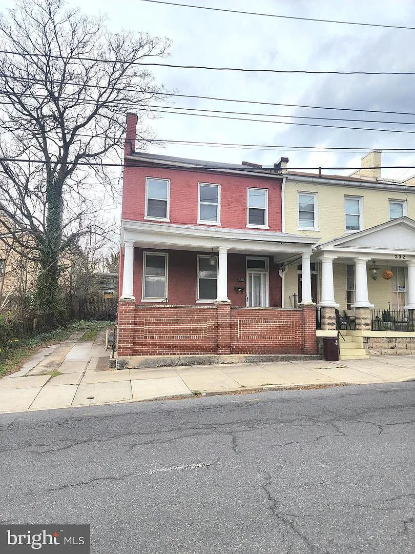 230 Bedford St photo 1