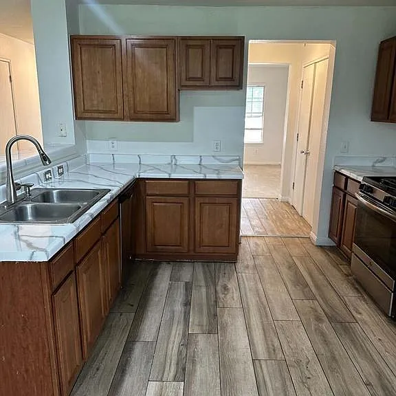 18312 Crestwind Ln — Photo 5