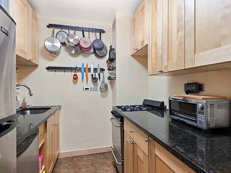333 E 66th St #10B — Photo 5