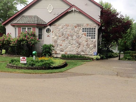2nd image of 1636 Lake Dr