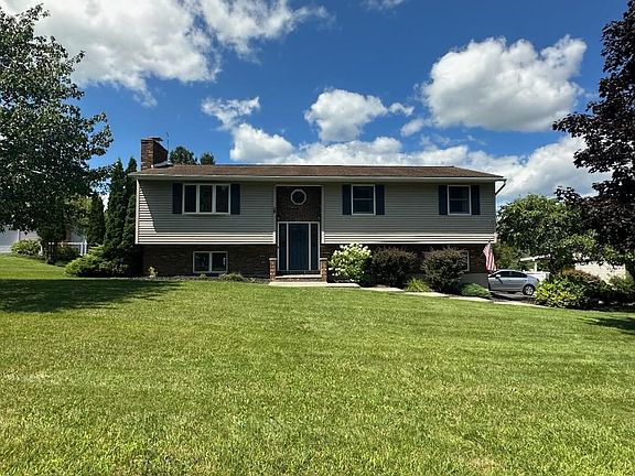 2nd image of 18 Rebecca Dr