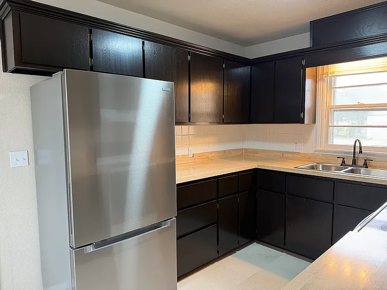 1038 E Walnut St — Photo 8