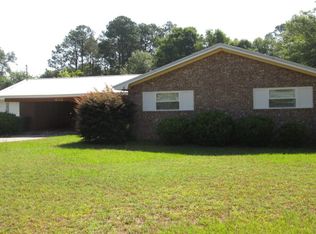 402 Whispering Pines Dr, Douglas, GA 31533