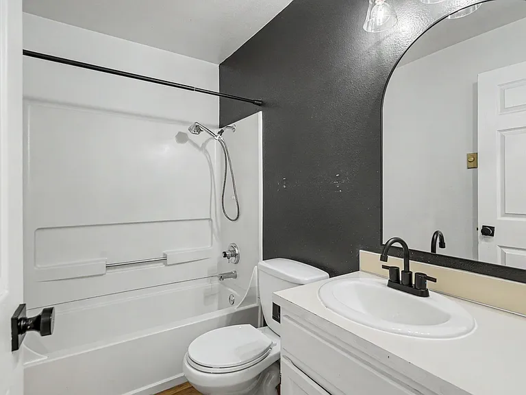 5260-5262 Springcrest Dr S — Photo 7