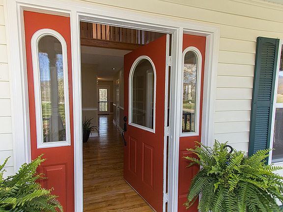 5th image of 52 Hillcrest Cir
