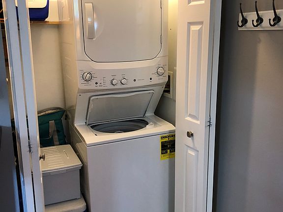 3rd image of 572 Kellogg St
