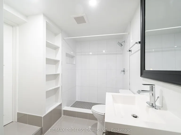 1485 King St W #4 — Photo 9