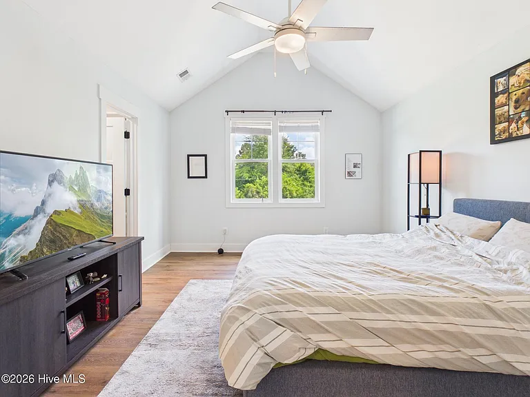 460 Clark St — Photo 21