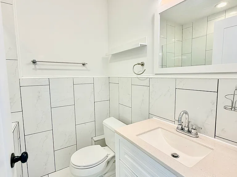 640 Emily St — Photo 24