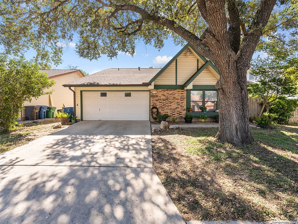 1st image of 10422 Country Bluff