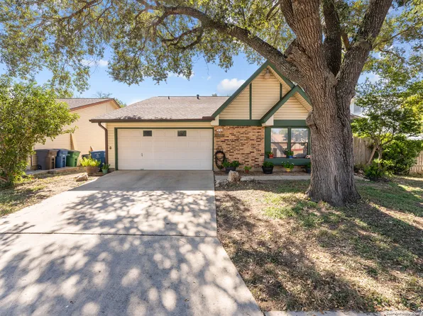 10422 Country Bluff, San Antonio, TX 78240