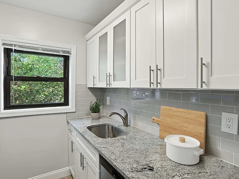 Eagle Rock Apartments at Hicksville & Jericho — Photo 3