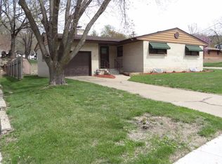 11 Lynnwood Dr, Council Bluffs, IA 51503
